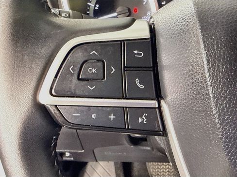 Used 2023 Toyota Highlander XLE FWD image 14