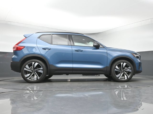 Used 2024 Volvo XC40 B5 Plus w/ Climate Package AWD/4WD image 17