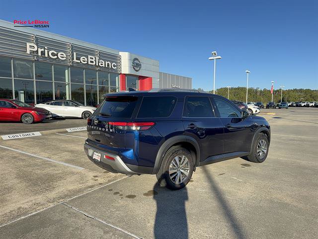 Used 2025 Nissan Pathfinder SL FWD image 10