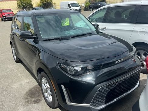 Used 2024 Kia Soul LX w/ Option Group 015 FWD image 2