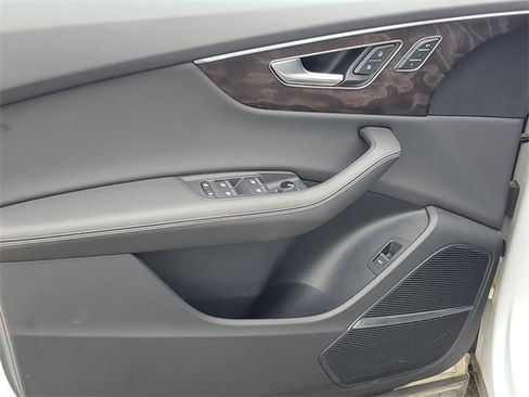 Used 2023 Audi Q8 Premium Plus image 26