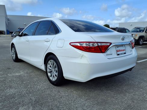 Used 2017 Toyota Camry LE FWD image 3