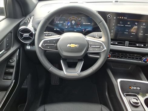 New 2026 Chevrolet Equinox LT w/ Convenience Package II FWD image 24