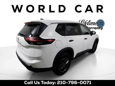 Used 2024 Nissan Rogue S FWD image 7