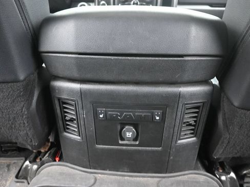 Used 2018 RAM 2500 Laramie w/ Sport Appearance Group AWD/4WD image 10