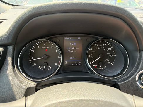 Used 2018 Nissan Rogue SV AWD/4WD image 14