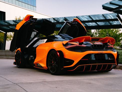 Used 2021 McLaren 765LT RWD image 8