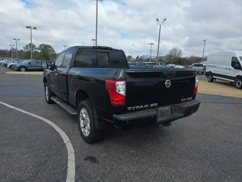 Used 2018 Nissan Titan SV w/ SV Convenience Package image 5