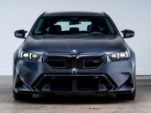 Used 2025 BMW M5 Touring AWD/4WD image 2