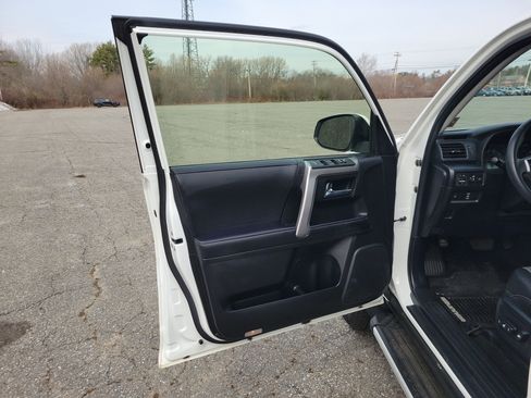 Used 2020 Toyota 4Runner SR5 Premium w/ Moonroof Package image 15