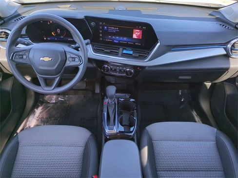 Certified 2025 Chevrolet Trax LT image 16