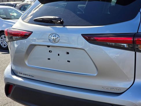 Used 2024 Toyota Highlander LE image 15