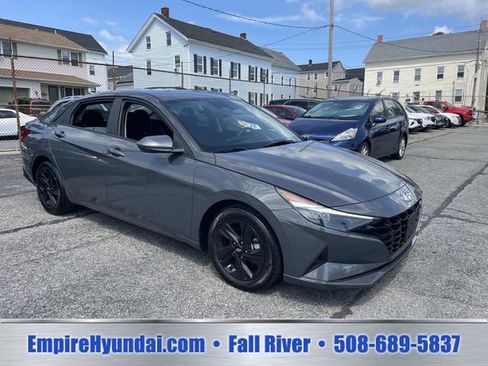 Used 2023 Hyundai Elantra SEL FWD image 2