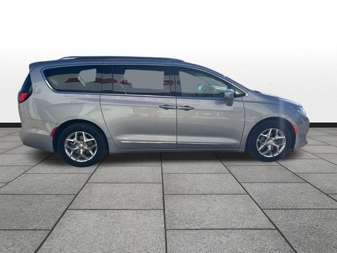 Used 2019 Chrysler Pacifica Limited w/ Advanced Safetytec Group image 6