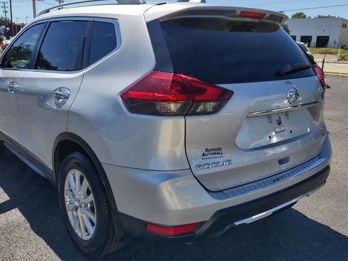 Used 2018 Nissan Rogue SV image 5