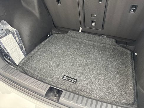 Used 2025 Volkswagen Taos SE w/ Panoramic Sunroof Package FWD image 80