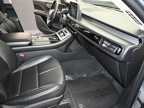 Used 2023 Lincoln Aviator AWD w/ Premium Package image 31