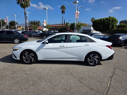 Used 2024 Hyundai Elantra Limited FWD image 9