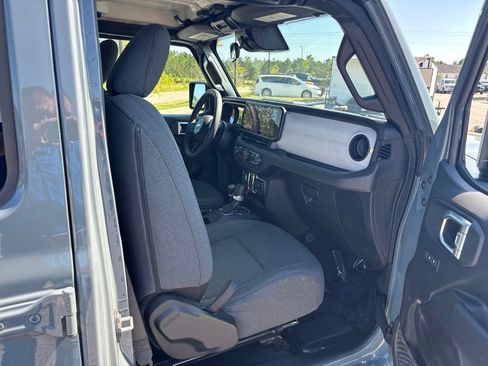 Used 2024 Jeep Wrangler Unlimited AWD/4WD image 37