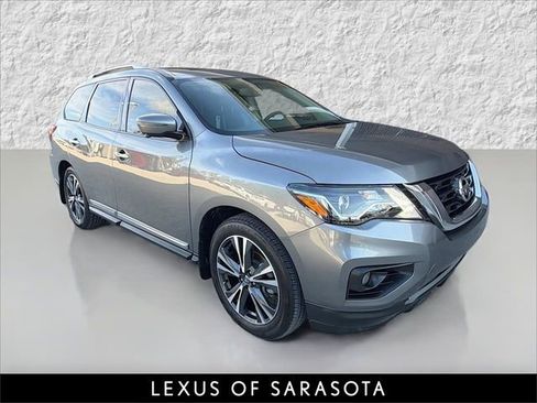 Used 2020 Nissan Pathfinder Platinum image 1