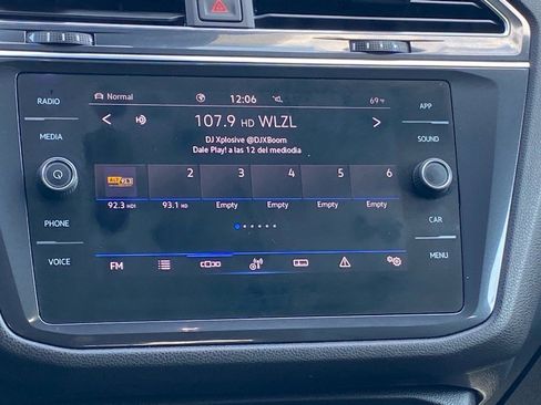 Certified 2022 Volkswagen Tiguan SE R-Line image 10