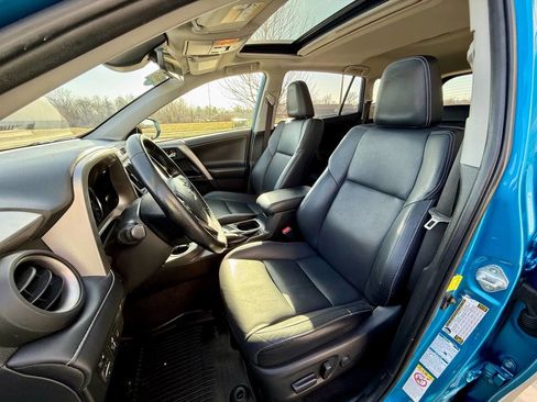 Used 2017 Toyota RAV4 Limited image 10