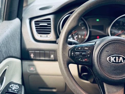 Used 2015 Kia Sedona L image 15
