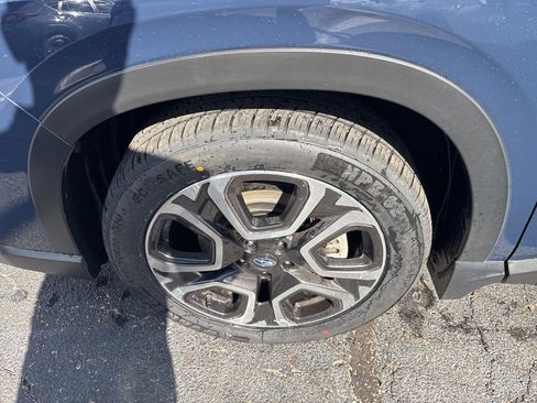 Used 2023 Subaru Ascent Limited w/ Technology Package AWD/4WD image 7