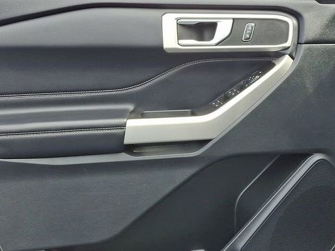 Used 2022 Ford Explorer XLT w/ Equipment Group 202A image 15