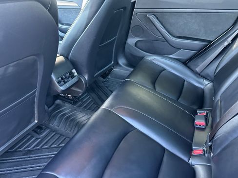 Used 2023 Tesla Model 3 Standard Range image 9