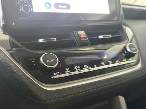 Used 2024 Toyota Corolla Cross XLE w/ Convenience Package image 20