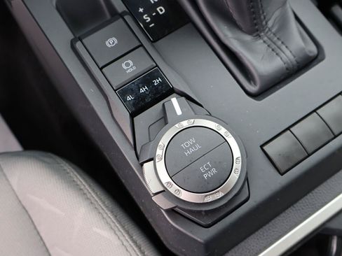 Used 2025 Toyota Tacoma SR5 AWD/4WD image 26