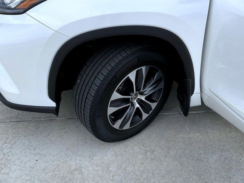 Used 2020 Toyota Highlander XLE w/ Protection Package #3 image 26