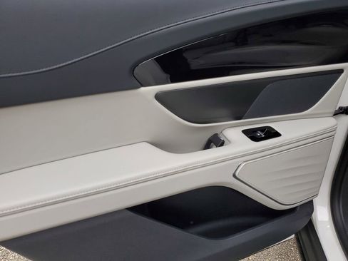 New 2026 Lincoln Nautilus Premier AWD/4WD image 8