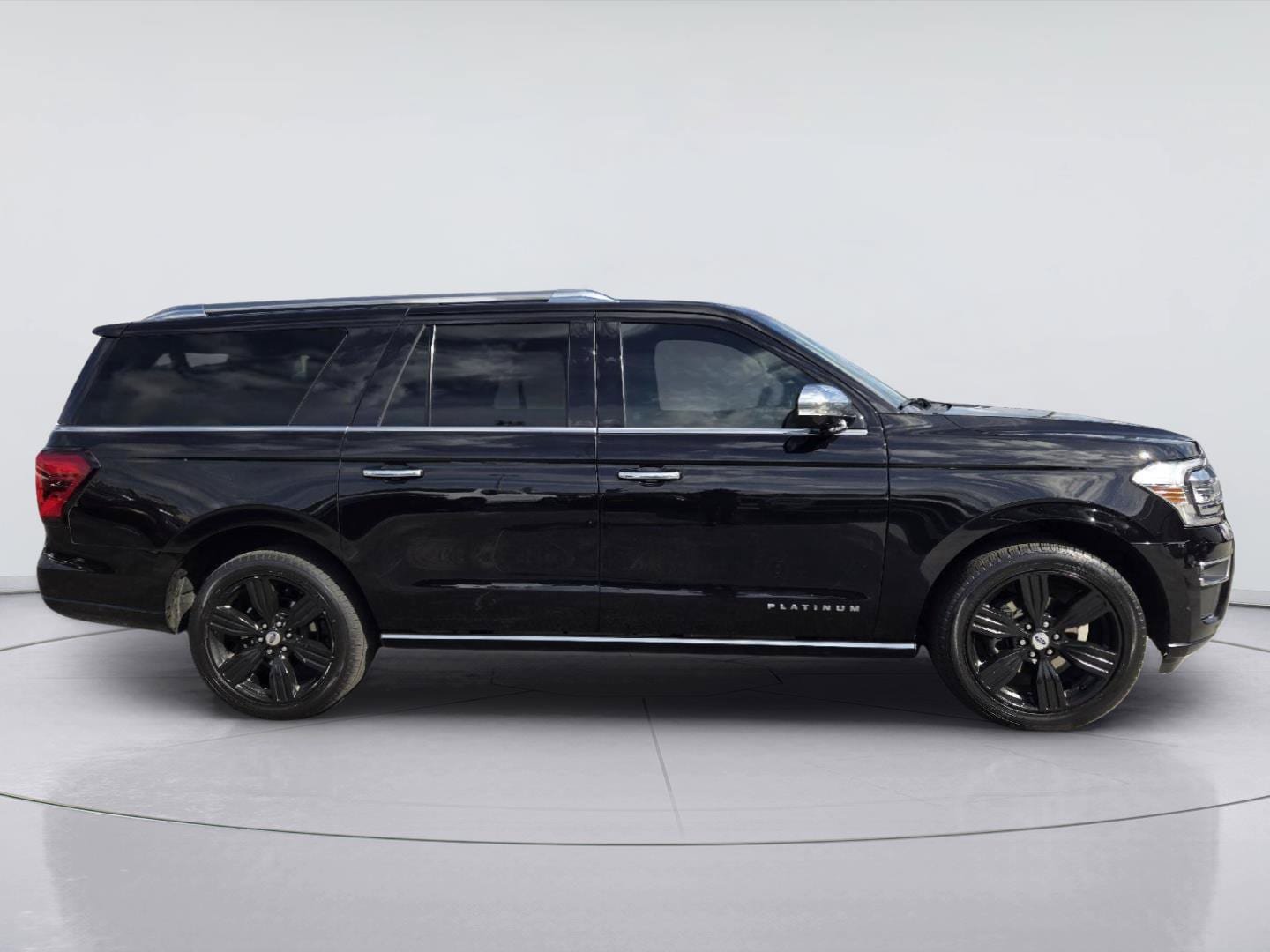 Used 2023 Ford Expedition Max Platinum RWD image 4