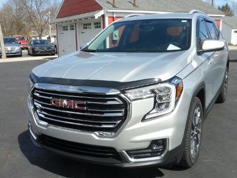 Used 2022 GMC Terrain SLT w/ Tech Package image 2