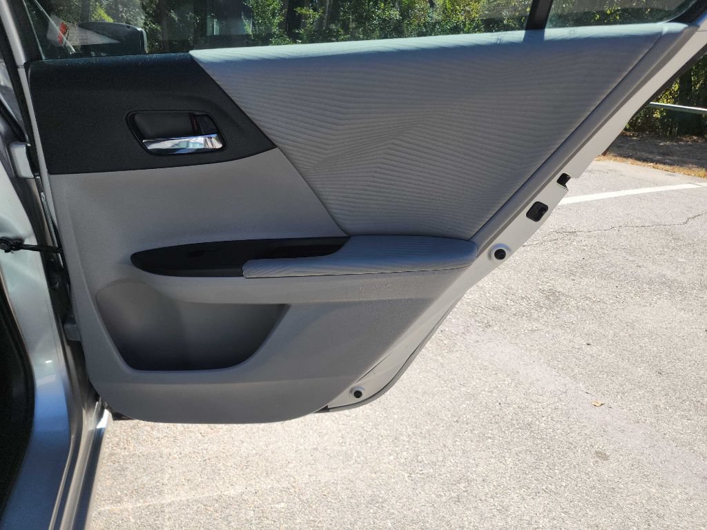 Used 2015 Honda Accord LX image 29