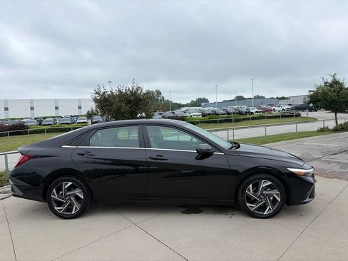 Used 2024 Hyundai Elantra Limited FWD image 17