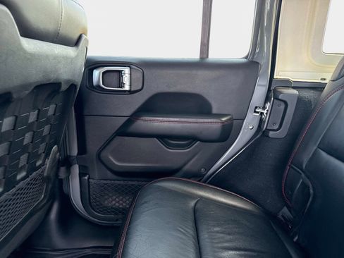Used 2018 Jeep Wrangler Unlimited Rubicon w/ Dual Top Group AWD/4WD image 15