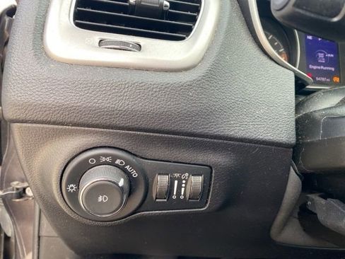 Used 2019 Jeep Compass Latitude w/ Cold Weather Group image 17