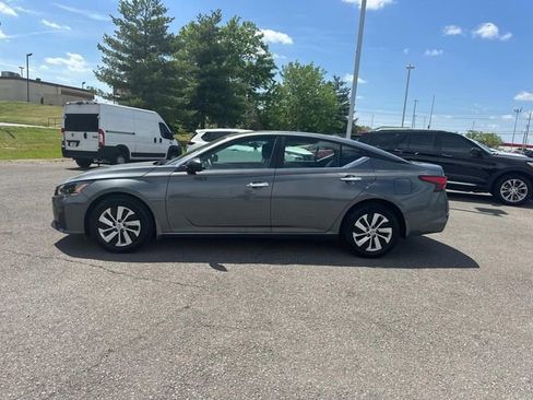 Used 2025 Nissan Altima 2.5 S FWD image 8