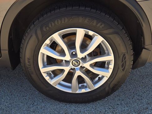 Used 2018 Nissan Rogue SV FWD image 17