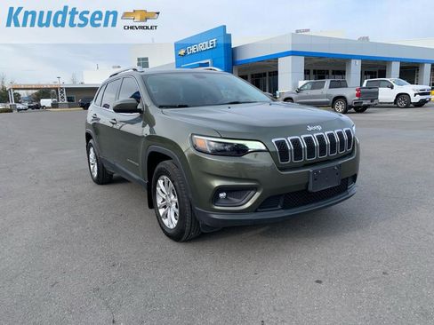 Used 2019 Jeep Cherokee Latitude w/ Cold Weather Group image 1