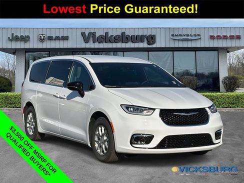 New 2026 Chrysler Pacifica Select image 1