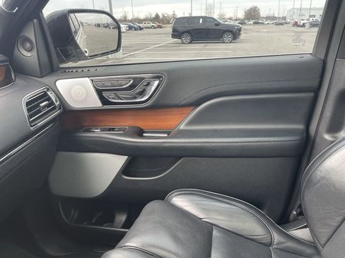 Used 2019 Lincoln Navigator L Reserve image 31