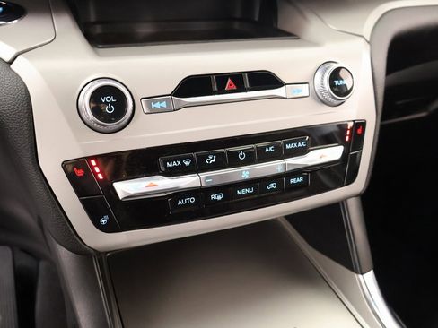 Used 2023 Ford Explorer XLT w/ Equipment Group 202A image 7