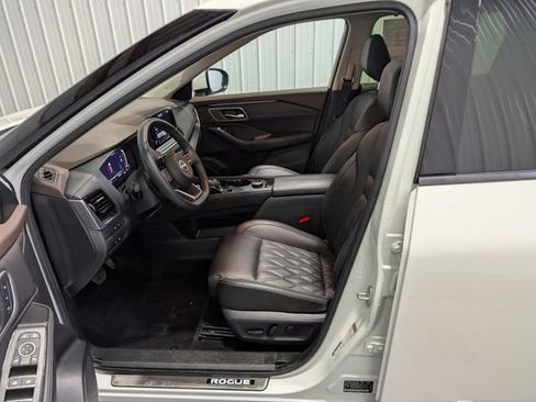 Used 2023 Nissan Rogue Platinum w/ Platinum Premium Package image 15