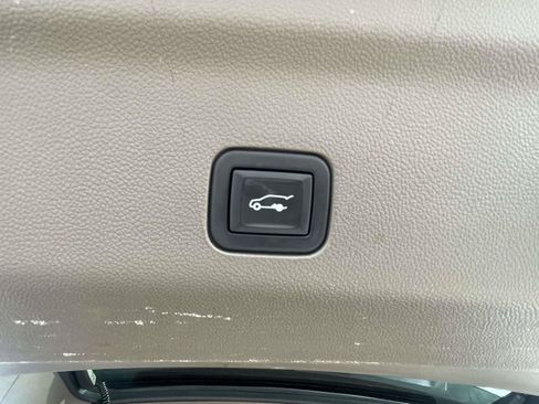 Certified 2021 GMC Yukon Denali w/ LPO, Illumination Package RWD image 8