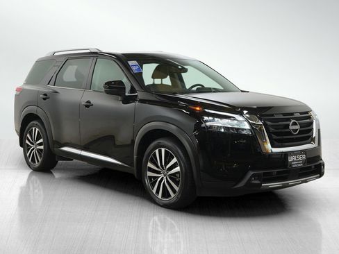 Used 2024 Nissan Pathfinder Platinum AWD/4WD image 7