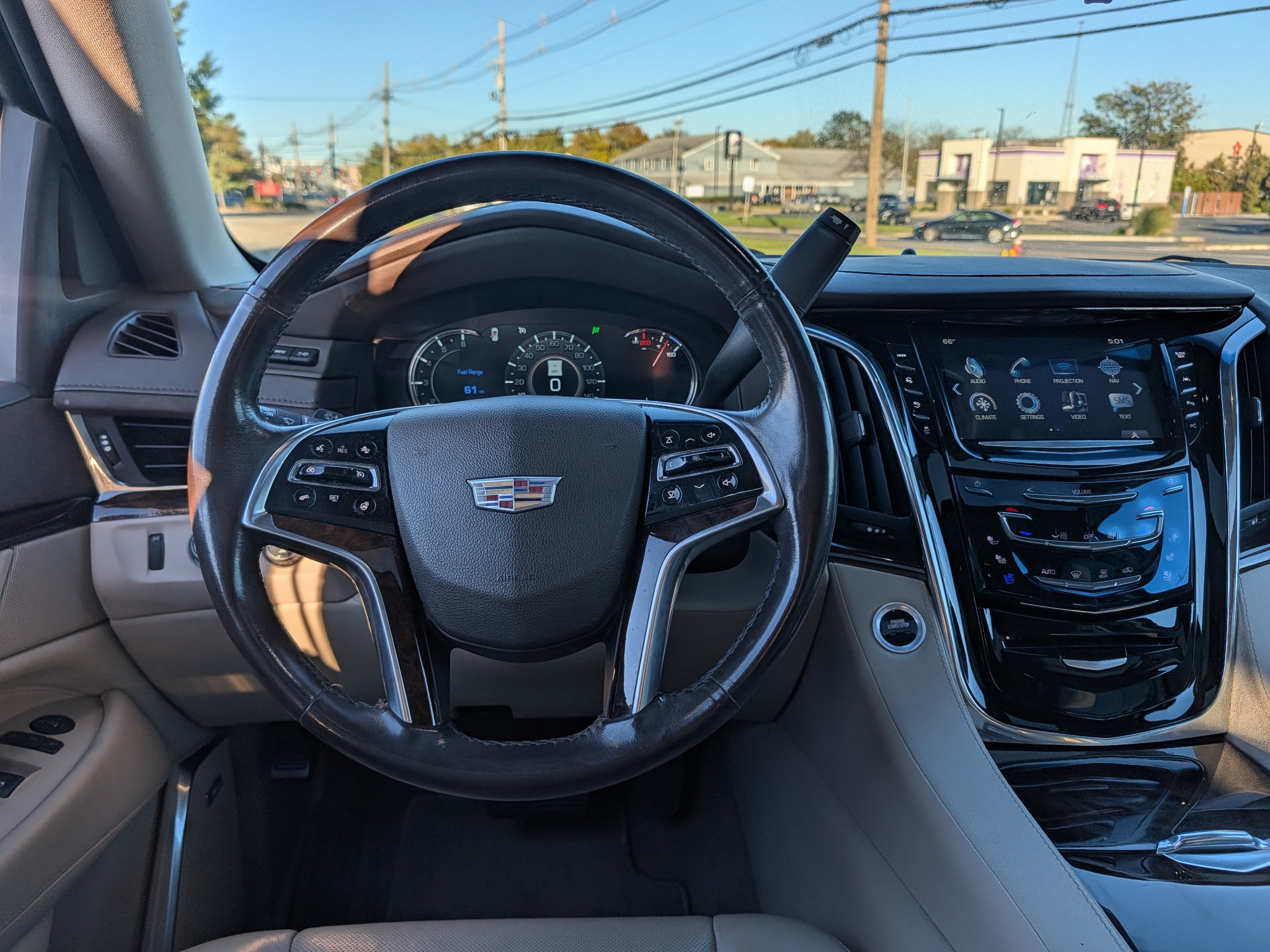 Used 2017 Cadillac Escalade ESV Luxury AWD/4WD image 32